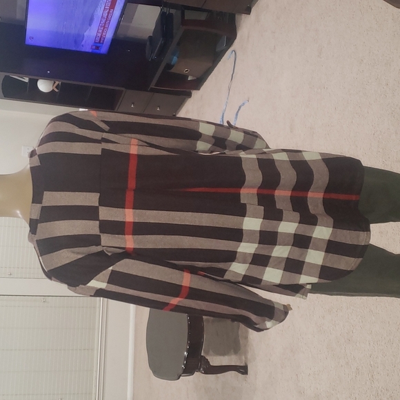 Lildy L unique plaid vneck slight cuff button sleeve pleated back - Picture 3 of 9